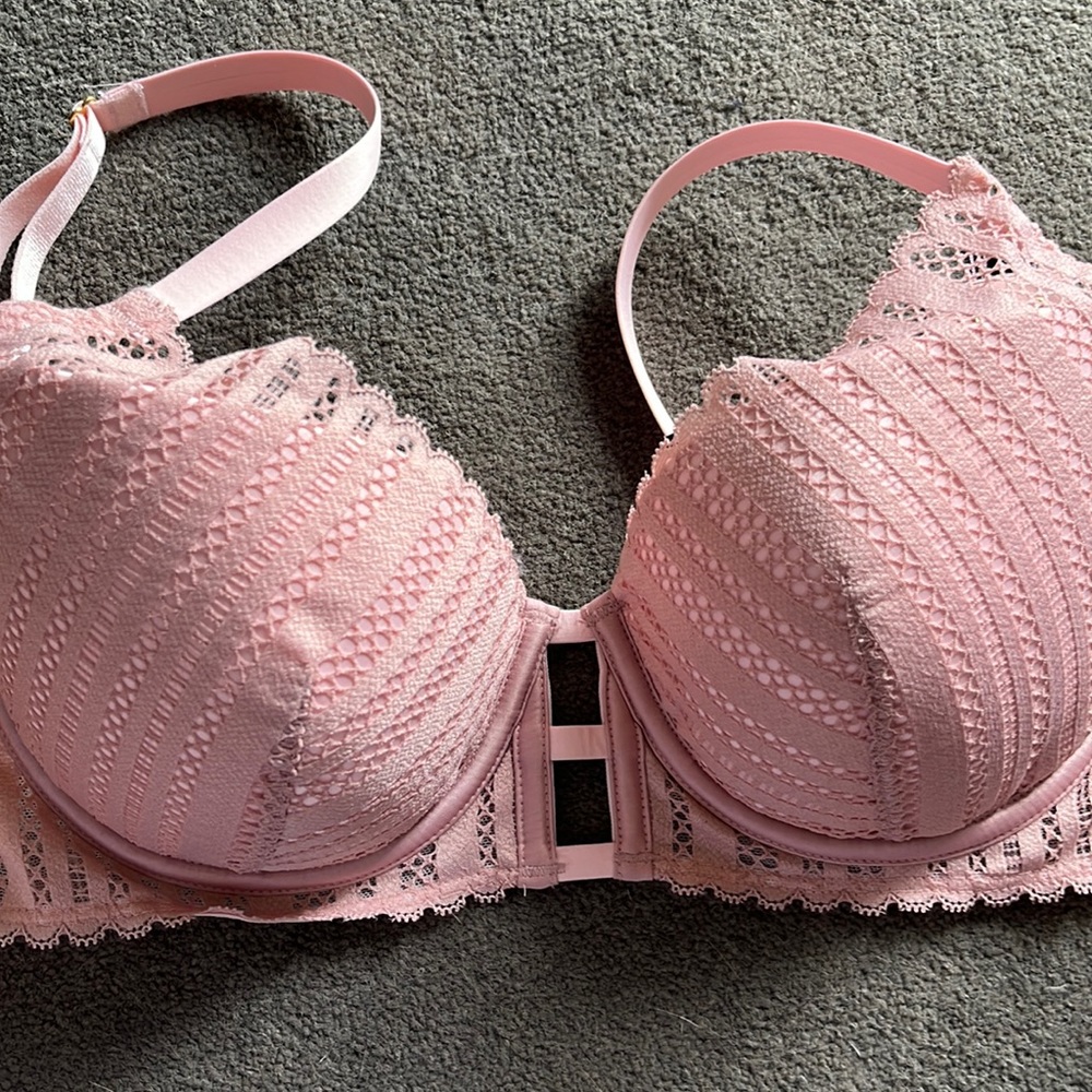 BEAUTIFUL lined plunge demi bra. NEW!